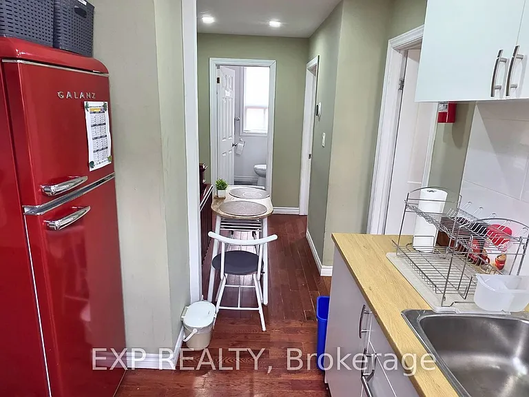 1562 Jane St — Photo 13