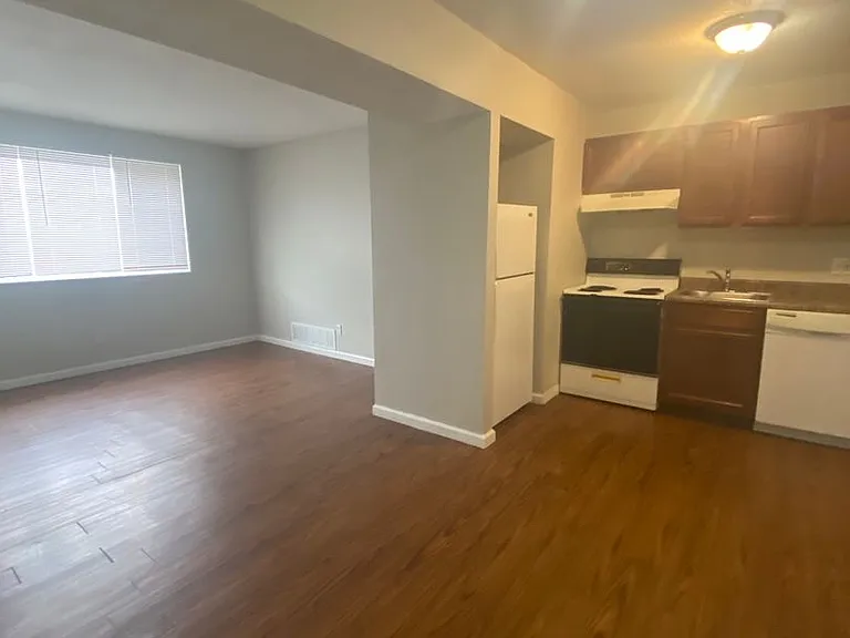 1 Bed/1 Bath Apartment off Hampton Ave! — Photo 13