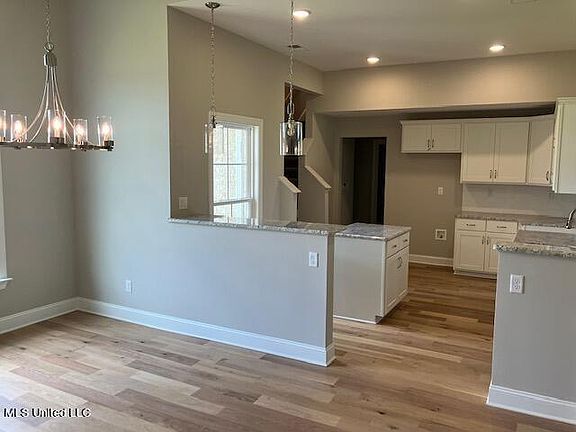4th image of 1785 Baisley Dr