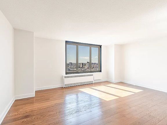 4th image of 3333C Broadway #C12c