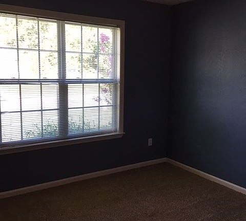 2nd image of 1830 Chestnut Dr
