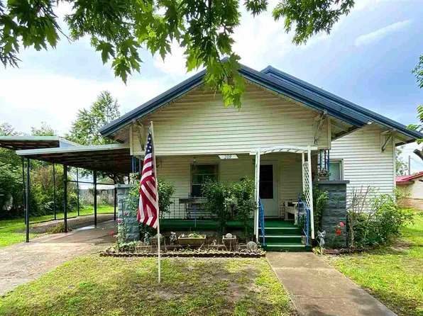209 N 3rd St, Tonkawa, OK 74653