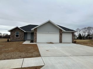 111 E Melton Cir, Ozark, MO 65721