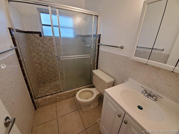 5th image of 1947 Jefferson St #1