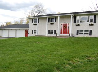 3 Claren Dr, Holyoke, MA 01040