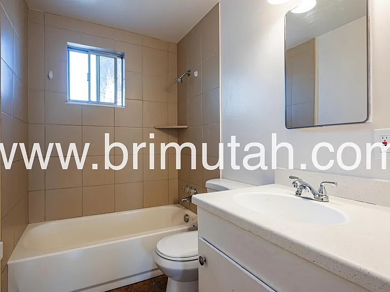 410 E Welby Ave — Photo 5