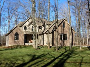 8035 W West Pointe Dr, Columbus, IN 47201