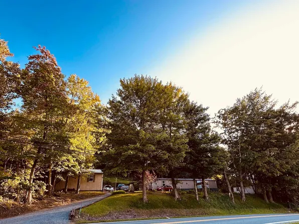 4262 Dogtown Rd, Kingwood, WV 26537