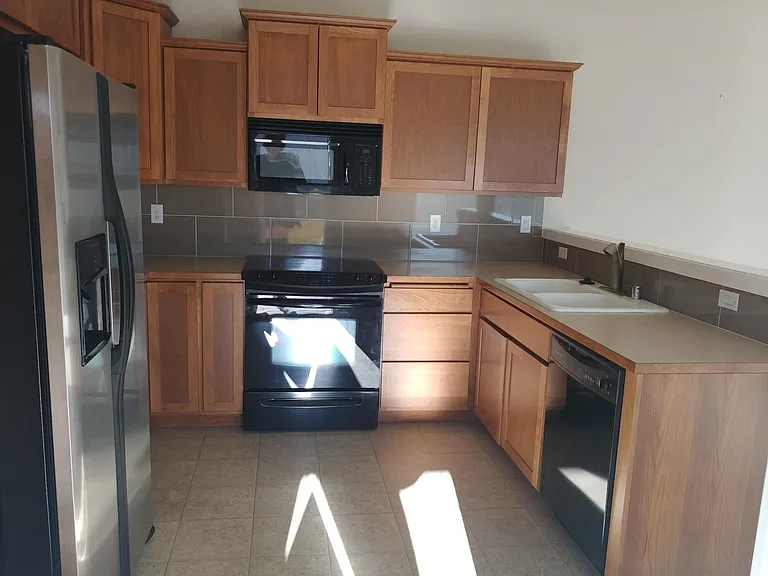 19728 E Nora Ave — Photo 5