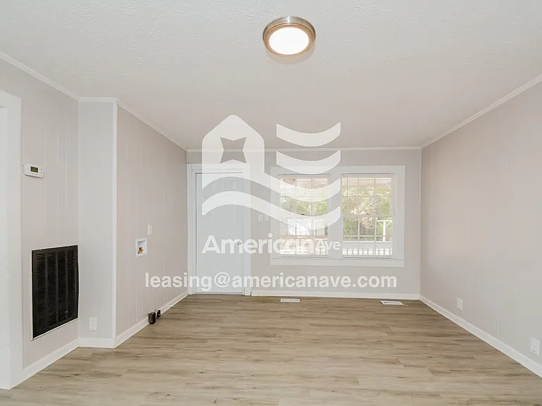 1774800_002_wm_-_living_room_13322590.jpg