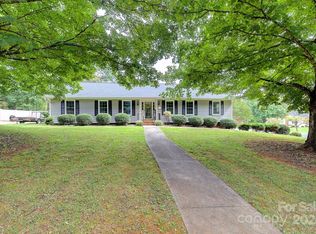 606 Ravenhill Ct, Clemmons, NC 27012