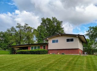 9532 Crockett Dr, Saint Louis, MO 63132