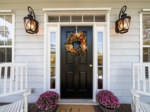 909 Fairway Dr, Edisto Island, SC 29438