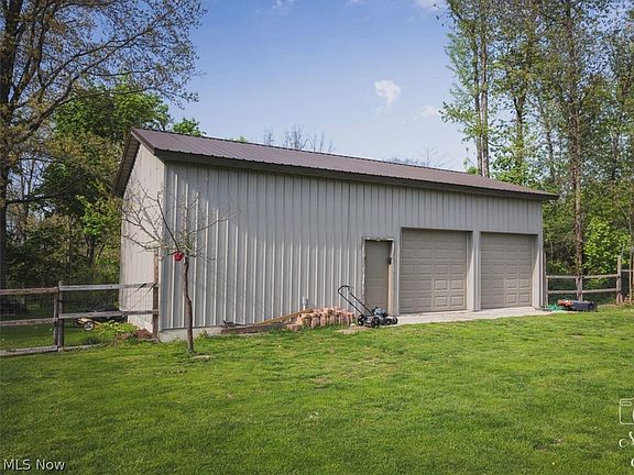 4th image of 8113 Darrow Rd