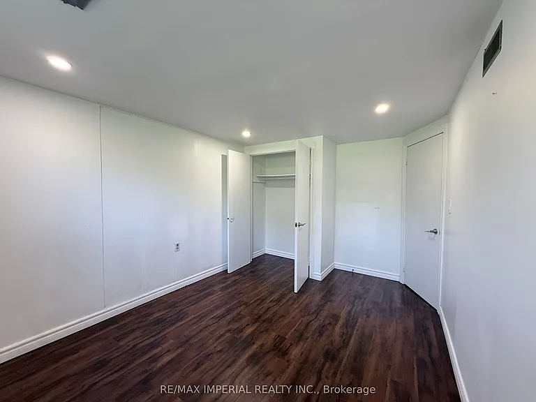 52 Yongehurst Rd #2 — Photo 5