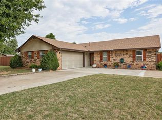20555 Ember Ln, Harrah, OK 73045