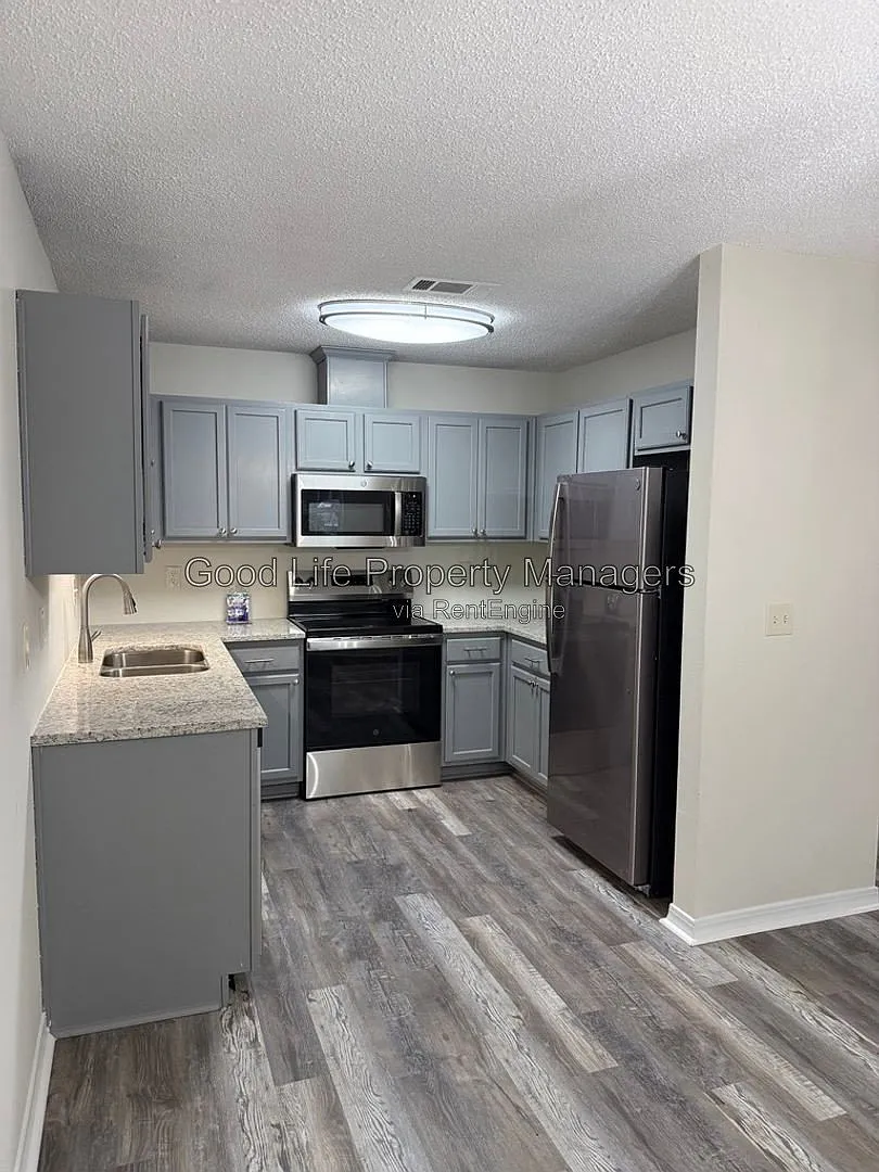 3 bed, 2.0 bath, 1150 sqft, $1,575 — Photo 3