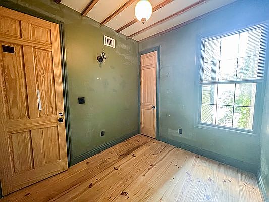 4th image of 212 Saint Nicholas Ave #1R
