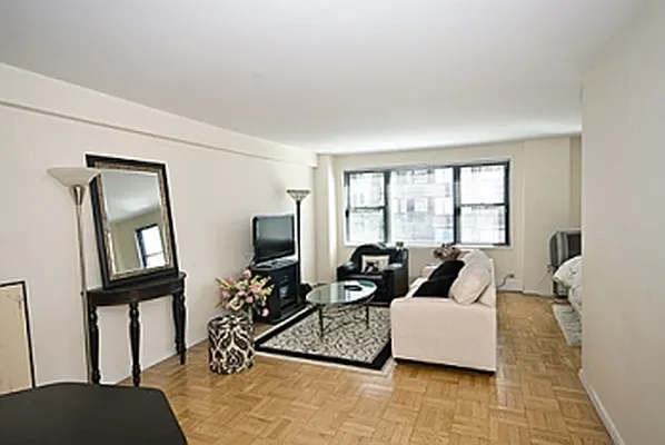 Sold by MNS | media 6