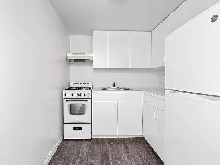 88 Fulton St #205 — Photo 6