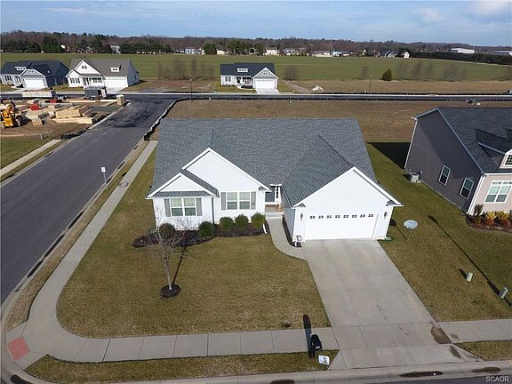 2nd image of 401 Plantation Dr