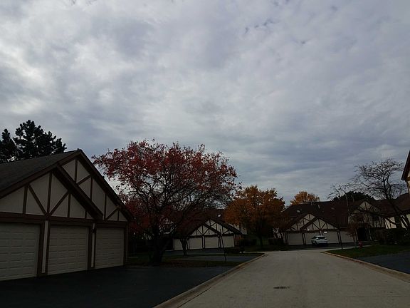 5th image of 339 Essex Ct
