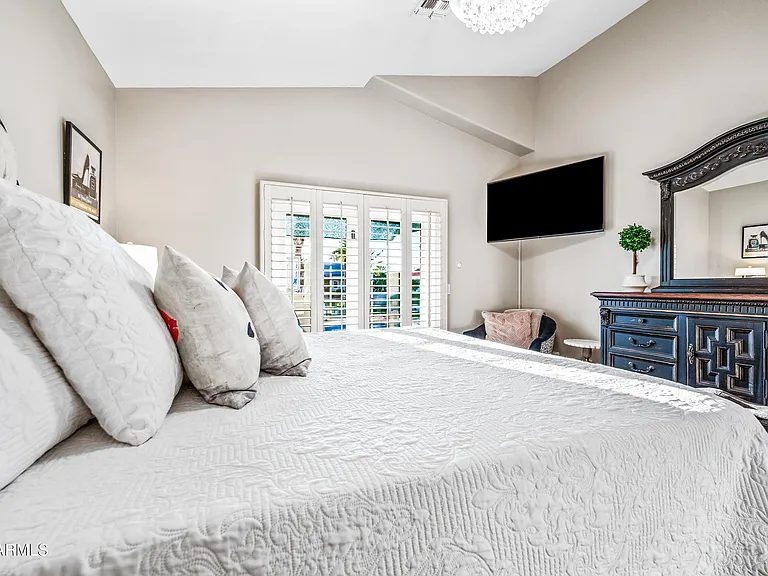 1817 E Willow Tree Ct — Photo 89