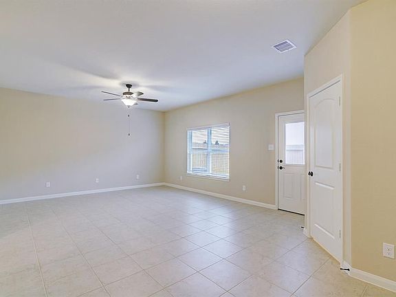 3rd image of 412 Hollow Brook Ln