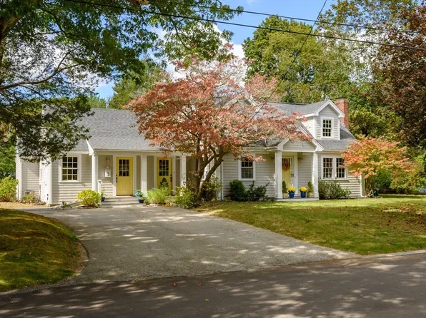 2 Hoover Rd, Hingham, MA 02043