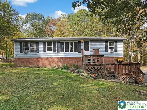 2179 Deer Track Dr, East Stroudsburg, PA 18302