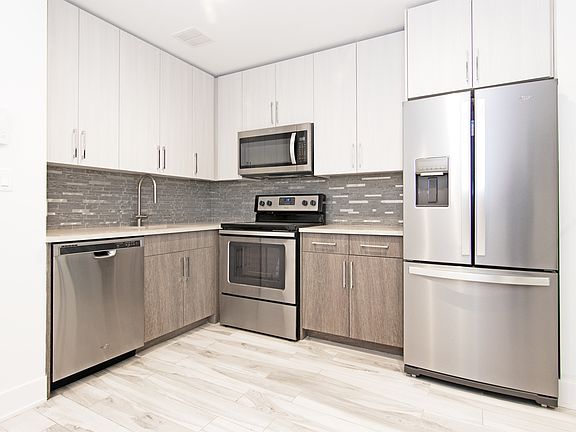 3rd image of 27-15 Astoria Blvd #4D