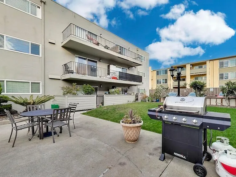 1701 Shoreline Drive — Photo 16