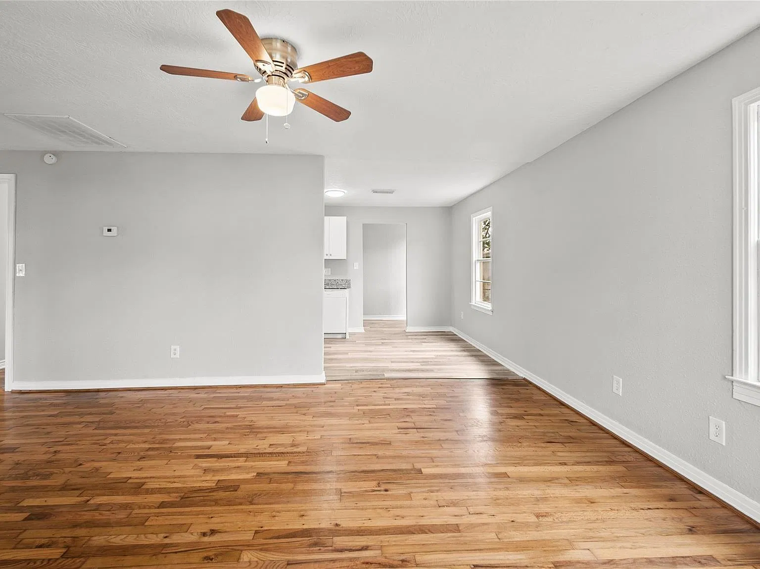 3 bed, 2.0 bath, 1065 sqft, $1,545 — Photo 3