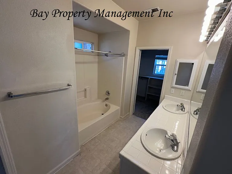 1124 Cobblestone St — Photo 11