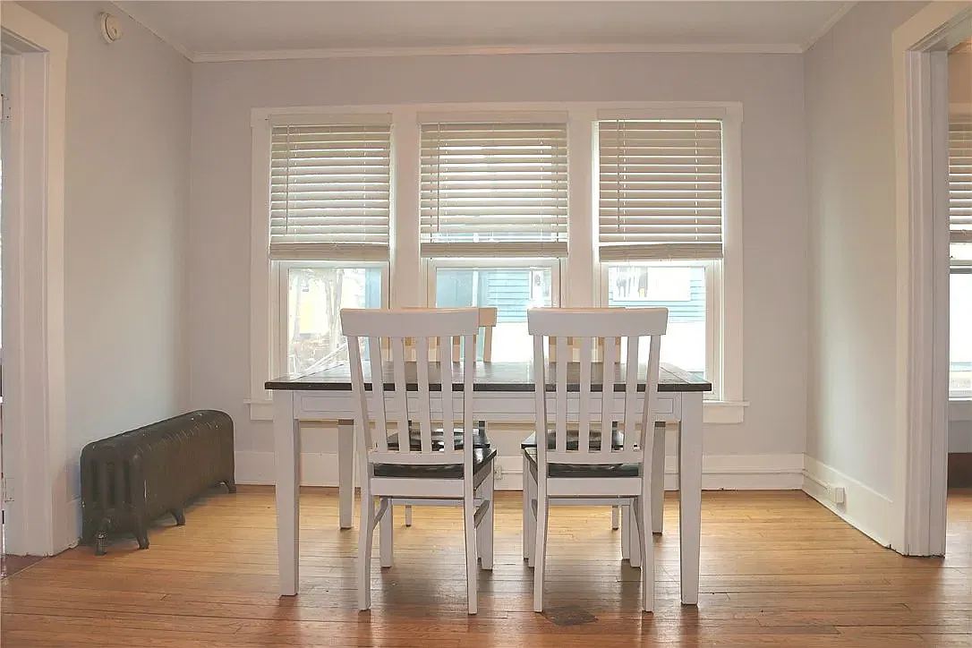 5 bed, 2200 sqft, $3,900 — Photo 4