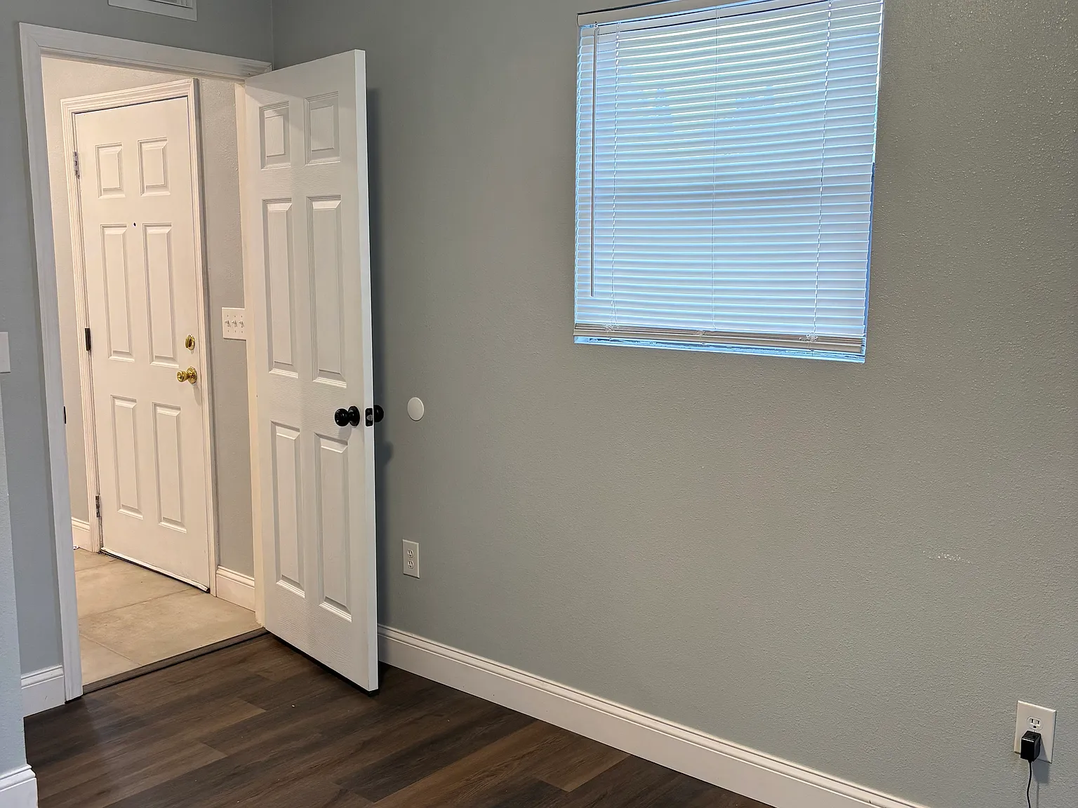 1 bed, 400 sqft, $1,200 — Photo 1