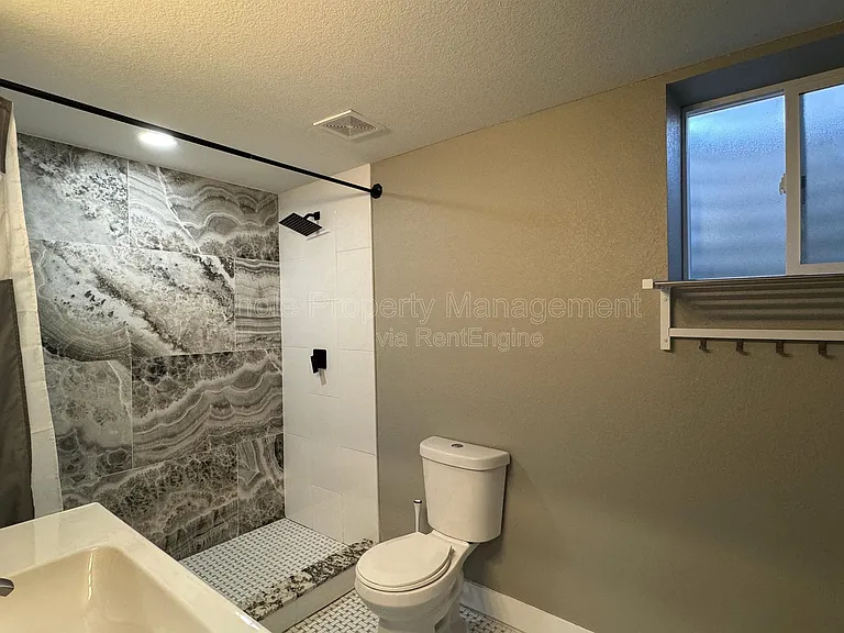 102 S Newton St — Photo 29