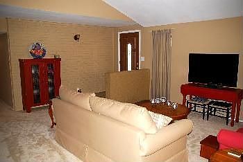3rd image of 907 Pinecrest Dr