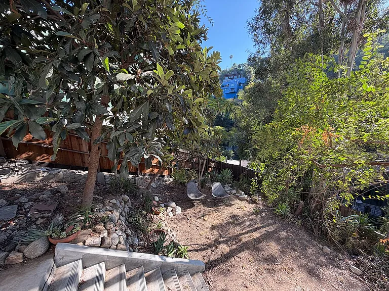 345 Crane Blvd — Photo 11