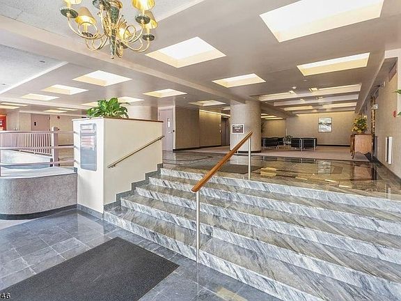 3rd image of 111 Mulberry St APT 1L