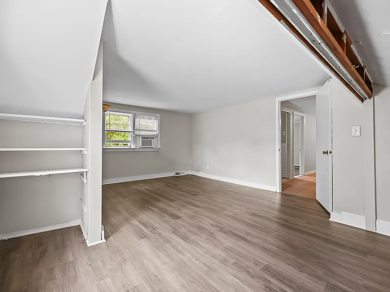 4 Thurston Ave — Photo 20