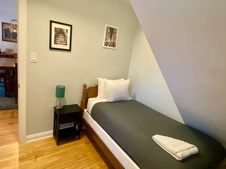 2908 W Fletcher St #1 — Photo 13