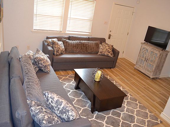 3rd image of 3567 Red Oak Ln #B