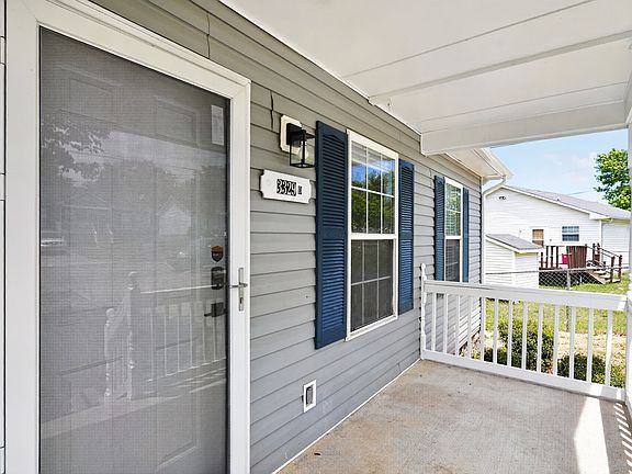 4th image of 3329D Moorewood Dr