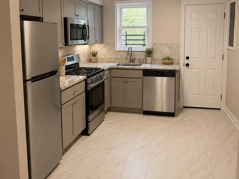 1640 Ashland Ave — Photo 3