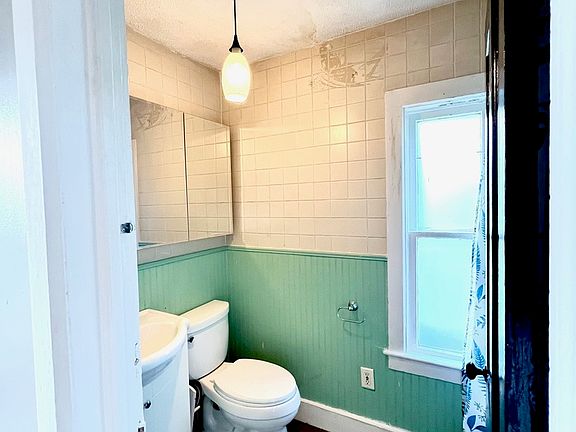 3rd image of 703 S 7th Ave