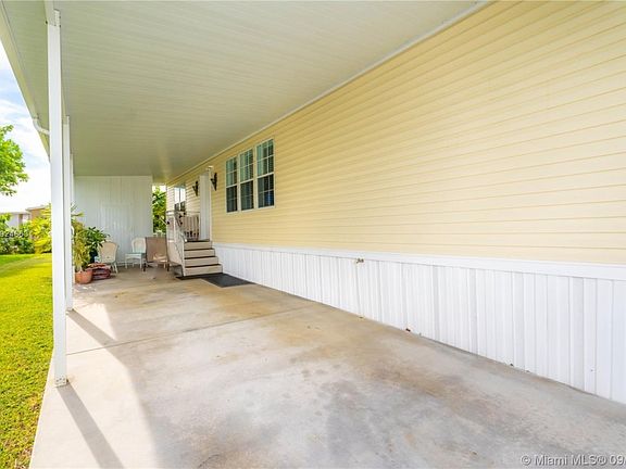 4th image of 1267 SW 114th Ave