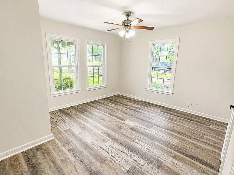 1007 Cowan Ave — Photo 6