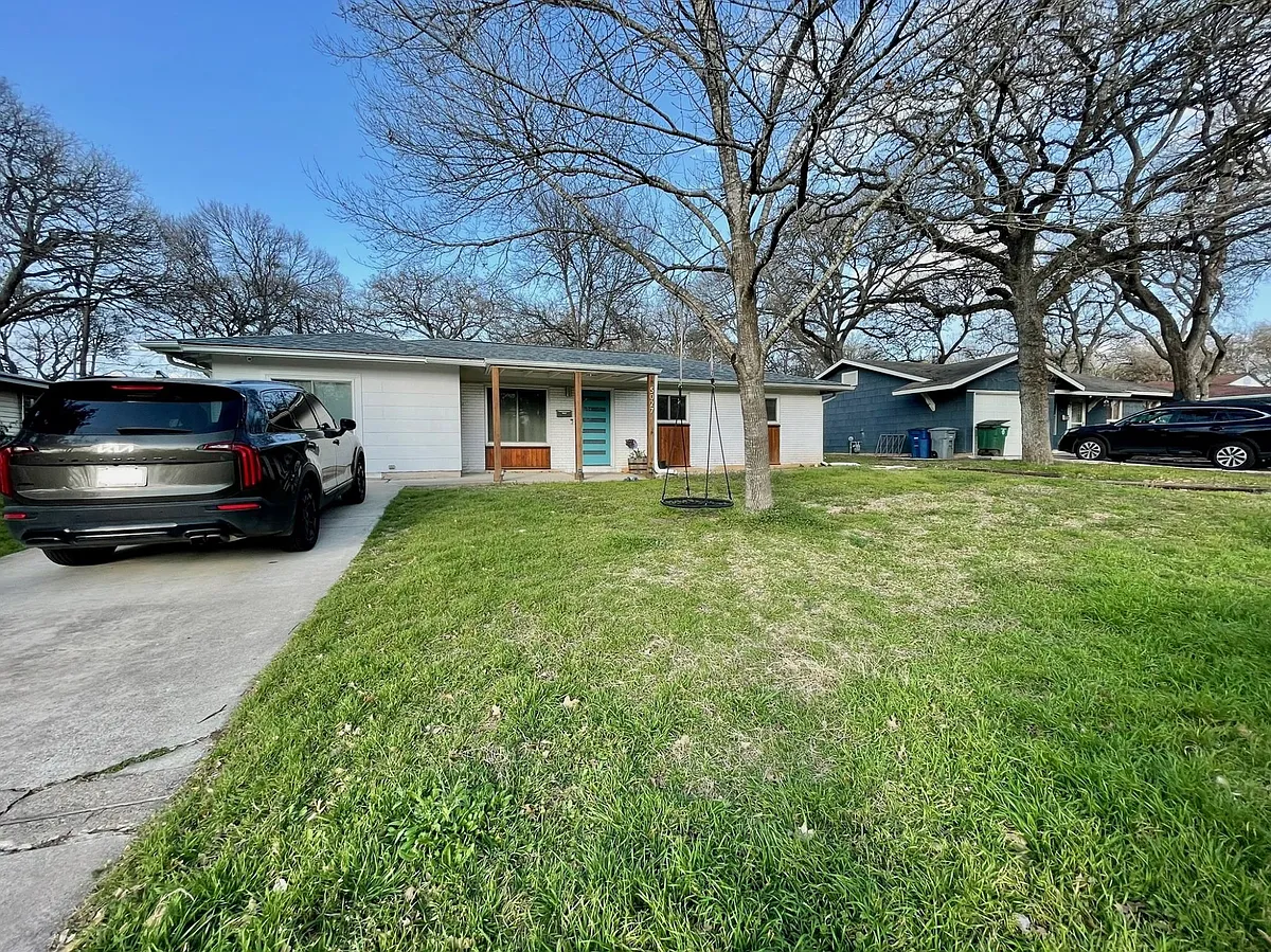Building Photo - 5027 Lansing Dr