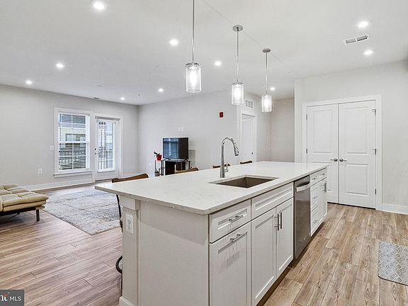 5th image of 102 St Ives Pl Unit 308